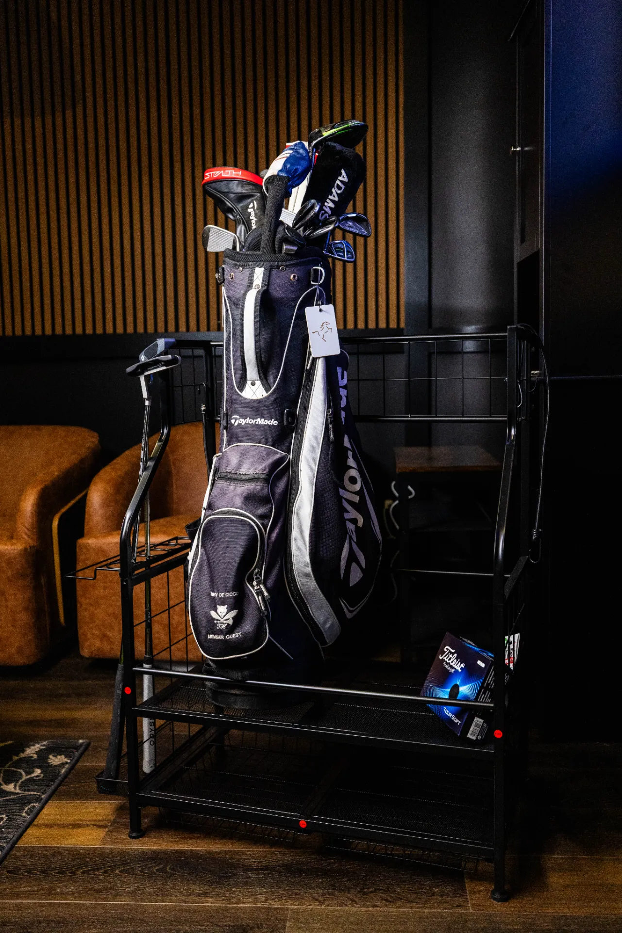 Guest golf clubs putter sim lounge vaughan