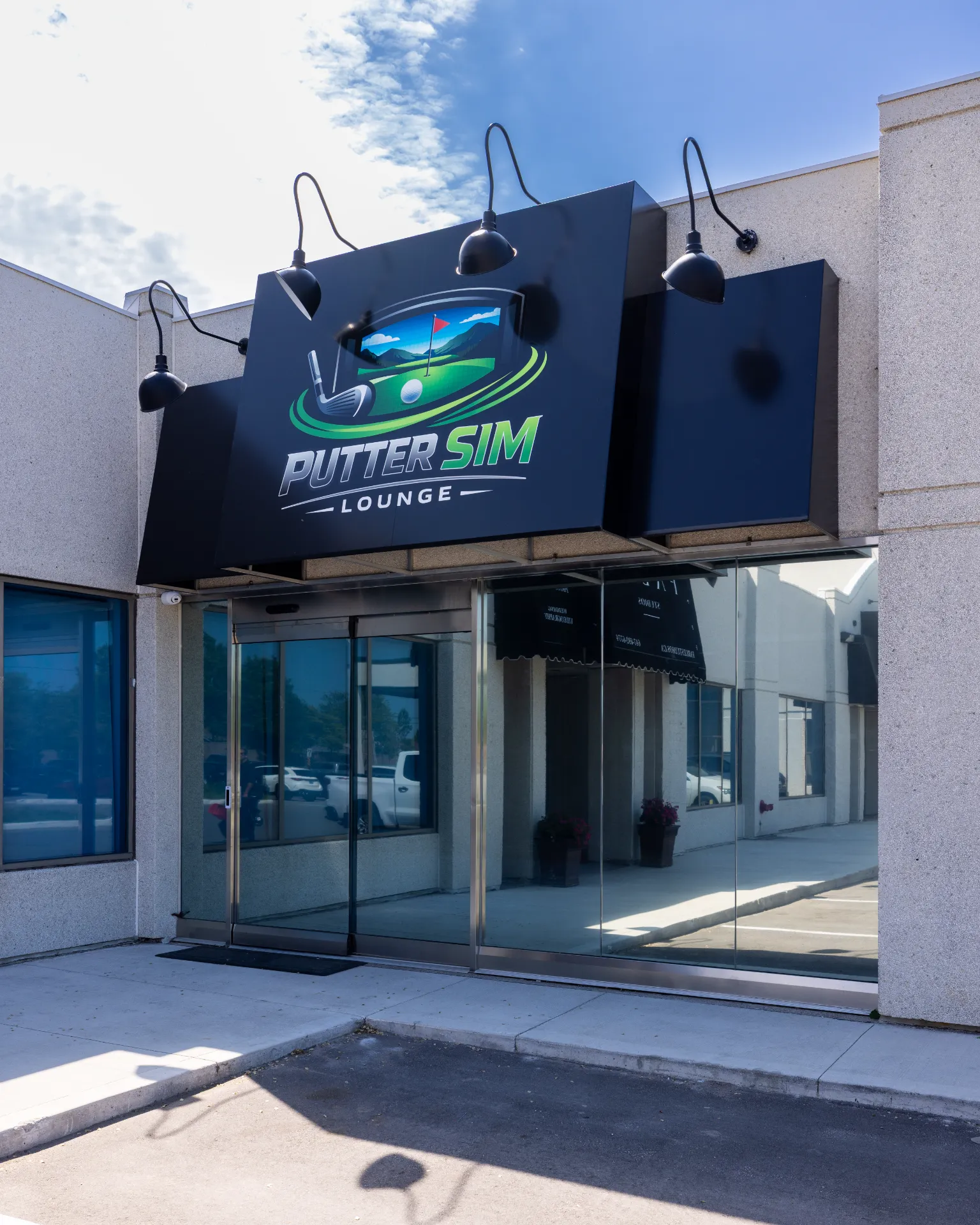 Putter sim lounge storefront woodbridge vaughan